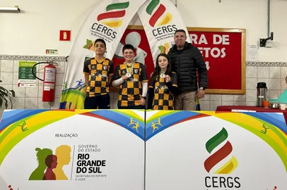 Educandos do Colégio La Salle Carmo conquistam o CERGS no Xadrez<!-- NICAID(15839047) -->