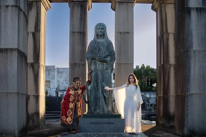 Cemitério da Santa Casa, em Porto Alegre, será palco do espetáculo "A voz da Ninfa", de Francisco Marshall.Na foto, um dos locais por onde passará a peça.<!-- NICAID(16148005) -->