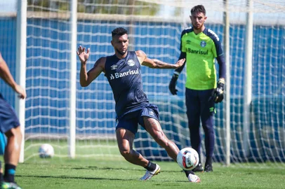 Após a derrota no Gre-Nal, o Grêmio deve ter mudanças para a partida de sábado (12), contra o Ypiranga. Um dos favoritos para entrar na equipe titular é o zagueiro Rodrigues.<!-- NICAID(15038602) -->