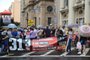 PORTO ALEGRE,RS,BRASIL.2021,12,14.Protesto dos CPERS, em frente ao Palacio Piratini, por melhores salários.(RONALDO BERNARDI/AGENCIA RBS).<!-- NICAID(14967668) -->