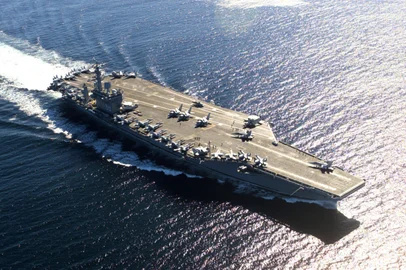 porta-aviões da classe Nimitz USS Nimitz (CVN 68)<!-- NICAID(16269982) -->