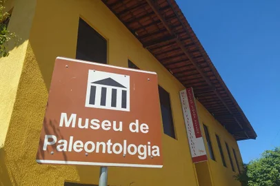O Museu de Paleontologia Plácido Cidade Nuvens (MPPCN) foi escolhido para abrigar o fóssil brasileiro do dinossauro Ubirajara jubatus, que foi contrabandeado para a Alemanha e se encontra atualmente no Museu Estadual de História Natural Karlsruhe<!-- NICAID(15431502) -->