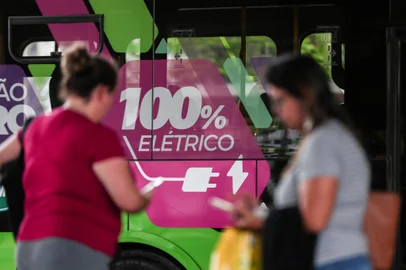 Porto Alegre, RS, BrasilFrota de ônibus elétricos completa três meses na capital.<!-- NICAID(15935459) -->