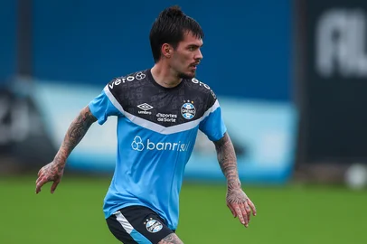 Nathan em treino do Grêmio<!-- NICAID(15569391) -->