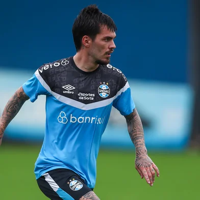 Nathan em treino do Grêmio<!-- NICAID(15569391) -->