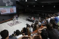 PORTO ALEGRE, RS, BRASIL, 18-11-2025: Alunas apresentam projeto Meu Primeiro Rabisco. Estudantes do Colégio Monteiro Lobato que se destacaram em um projeto sobre mundo do trabalho participam de pitchs no Instituto Caldeira. Os alunos elaboraram projetos no itinerário Sustentabilidade e Economia e apresentam suas iniciativas para as empresas que integram o Caldeira. Foto: Mateus Bruxel/Agência RBSIndexador: MATEUS BRUXEL<!-- NICAID(16169747) -->