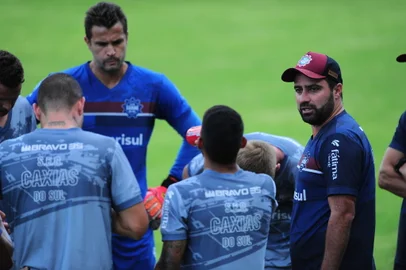 CAXIAS DO SUL, RS, BRASIL, 25/02/2020. SER Caxias x Grêmio, amistoso com o time de transição do Grêmio. Preparação para o Campeonato Gaúcho 2021 (Gauchão 2021), Realizado no estádio Centenário. Na foto, técnico Rafael Lacerda. (Porthus Junior/Agência RBS)<!-- NICAID(14722886) -->