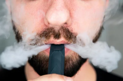 Proibição dos cigarros eletrônicos deve ser mantida no Brasil - Foto: Міша Мула/stock.adobe.comFonte: 584720508<!-- NICAID(15621052) -->