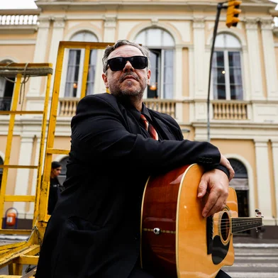 Porto Alegre, RS, Brasil - 04/04/2024 - Frank Jorge lança disco em espanhol, Un Tipo muy Raro. FOTO: JONATHAN HECKLER, AGÊNCIA RBS<!-- NICAID(15725198) -->
