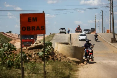 PORTO ALEGRE, RS, BRASIL - 2023.04.12 - Andamento das obras na avenida Severo Dullius. (Foto: André Ávila/ Agência RBS)Indexador: Andre Avila<!-- NICAID(15400713) -->