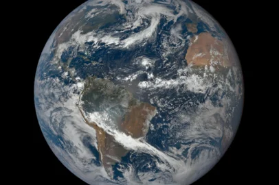 Nasa registra fumaça sobre o Brasil vista do espaço<!-- NICAID(15867497) -->