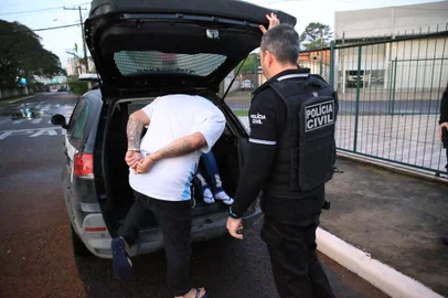 PORTO ALEGRE, RS, BRASIL, 10/08/2023-Operação da Polícia Civil sobre investigação envolvendo os crimes de fraude eletrônica (estelionato), lavagem de dinheiro e organização criminosa, cujos investigados residem na Região Metropolitana de Porto Alegre, em sua maioria em Canoas.Foto: Ronaldo Bernardi / Agencia RBS<!-- NICAID(15506407) -->