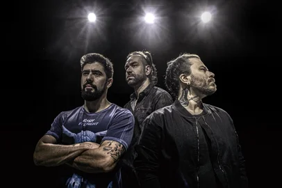 O trio Atomic Elephant retorna a Caxias do Sul para arrebatar os ouvidos e corações com temas inéditos e algumas surpresas O evento acontece no dia 16 de julho, quarta-feira, a partir das 19h, no Teatro do Sesc Caxias do Sul (Rua Moreira César, 2462 - Pio X).<!-- NICAID(16080377) -->