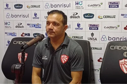 Pedro Iarley, técnico do São Luiz