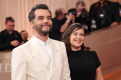 83rd Golden Globe Awards - ArrivalsBrazilian actor and producer Wagner Moura and his wife photographer Sandra Delgado attend the 83rd annual Golden Globe Awards at the Beverly Hilton hotel in Beverly Hills, California, on January 11, 2026. (Photo by Michael Tran / AFP) / -- IMAGE RESTRICTED TO EDITORIAL USE - STRICTLY NO COMMERCIAL USE --Editoria: ACELocal: Beverly HillsIndexador: MICHAEL TRANSecao: celebrityFonte: AFPFotógrafo: STR<!-- NICAID(16202048) -->