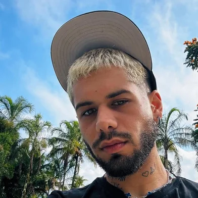 Zé Felipe se muda para mensão após separação <!-- NICAID(16059000) -->