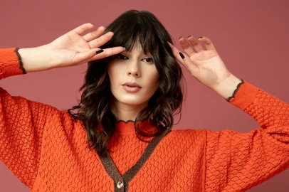 A grife Rafaela Tomazzoni lança sua coleção de inverno 2023, intitulada La Parisienne. É uma celebração da feminilidade e do estado de espírito parisiense, difundido pelo livro homônimo da estilosa Ines de la Fressange.Cada uma das peças que compõem a linha de produto, foi cuidadosamente criada para transmitir o refinamento e o charme característicos das ruas da capital francesa.Nas fotos, a modelo é Amanda Cunha.<!-- NICAID(15374371) -->