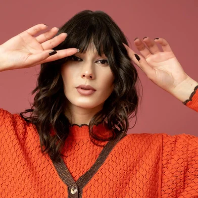 A grife Rafaela Tomazzoni lança sua coleção de inverno 2023, intitulada La Parisienne. É uma celebração da feminilidade e do estado de espírito parisiense, difundido pelo livro homônimo da estilosa Ines de la Fressange.Cada uma das peças que compõem a linha de produto, foi cuidadosamente criada para transmitir o refinamento e o charme característicos das ruas da capital francesa.Nas fotos, a modelo é Amanda Cunha.<!-- NICAID(15374371) -->