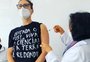 Paola Carosella se emociona ao ser vacinada: "Viva a ciência, os médicos e profissionais de saúde"