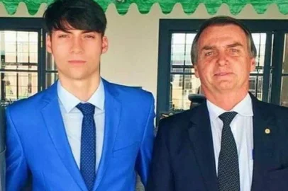 Bolsonaro e seu filho, Jair Renan<!-- NICAID(14880456) -->