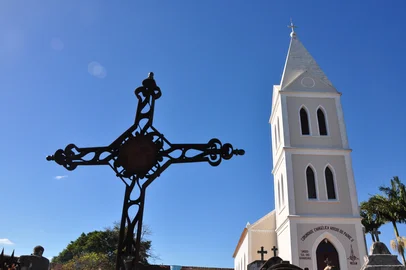 Arroio do Padre no sul do Rio Grande do Sul é, segundo o IBGE a cidade que tem o menor número de católicos e o maior número de evangélicos do país.<!-- NICAID(8406612) -->