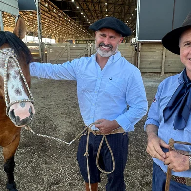 Cavalo Jarau é uma história de superação no Bocal de Ouro em que será conduzido por Milton Castri (D)<!-- NICAID(16027734) -->