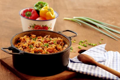 Receita de arroz carreteiro.<!-- NICAID(11275113) -->