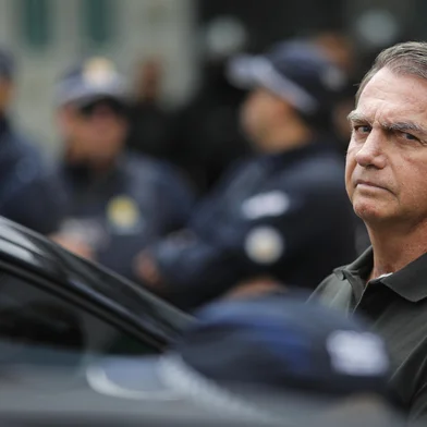 Former Brazilian President (2019-2022) Jair Bolsonaro leaves the DF Star hospital in Brasilia on September 14, 2025, after undergoing a series of medical examinations, as he remains under house arrest. Brazil's Supreme Court on September 11 sentenced firebrand ex-president Jair Bolsonaro to 27 years in prison for coup plotting at the end of a landmark trial that divided the nation and drew US fury. (Photo by Sergio Lima / AFP)Editoria: POLLocal: BrasíliaIndexador: SERGIO LIMASecao: trialsFonte: AFPFotógrafo: STR<!-- NICAID(16123868) -->