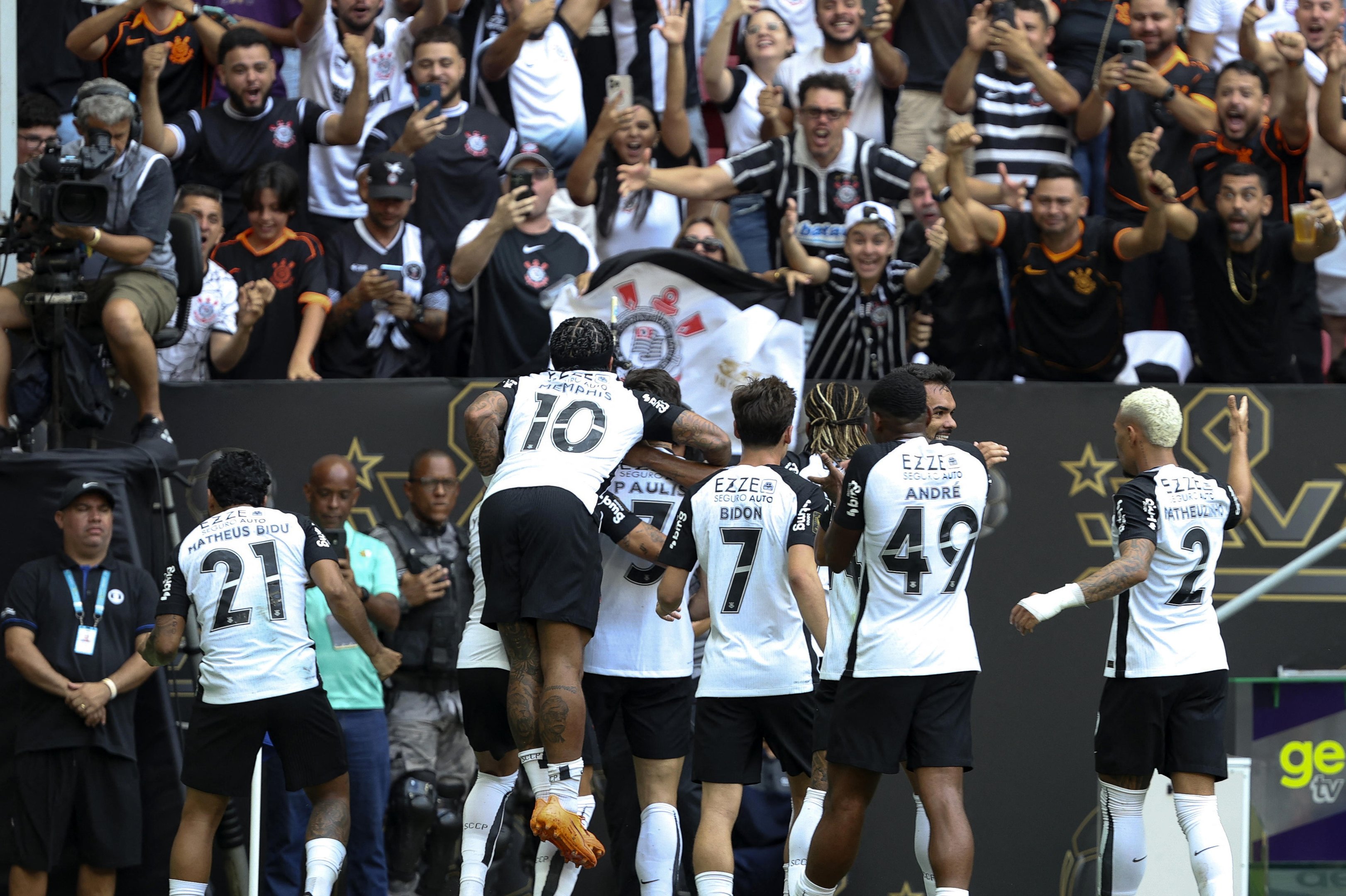 Corinthians bate Flamengo no Man&eacute; Garrincha e conquista a Supercopa do Brasil 2026