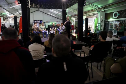 NOVO HAMBURGO, RS, BRASIL, 01-10-2025: O Novo Hamburgo Feevale Summit promove palestras, feira de empregabilidade e laboratórios abertos para comunidade. Foto: Camila Hermes/Agencia RBS<!-- NICAID(16137092) -->