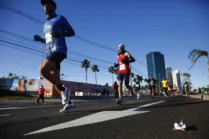 Maratona internacional de Porto Alegre 2022 - Porto Alegre, 12/06/2022 - Jonathan Heckler/Agência RBS<!-- NICAID(15121910) -->