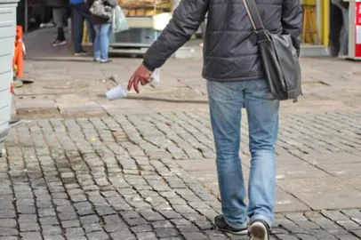 Câmara de Veranópolis vota nesta segunda projeto que prevê multa para quem jogar lixo na ruaEm Caxias, proposta similar aguarda sanção do prefeito<!-- NICAID(10669560) -->