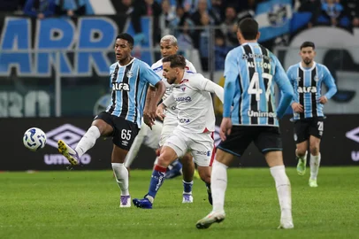 PORTO ALEGRE, RS, BRASIL, 29-07-2025: Grêmio x Fortaleza em partida atrasada válida pela 14ª rodada do Campeonato Brasileiro. O tricolor de Mano Menezes busca uma vitória após uma série de resultados negativos no Brasileirão. Foto: Renan Mattos / Agência RBS<!-- NICAID(16090386) -->