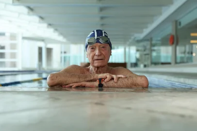 Porto Alegre, RS, Brasil - O Atleta Brasileiro do Grêmio Náutico União,  Anton Karl Biedermann de 100 anos, bateu recorde mundial de natação nos 50 metros costas na categoria 100+. FOTO: JEFFERSON BOTEGA, AGÊNCIA RBSIndexador: jeff botega<!-- NICAID(15879344) -->