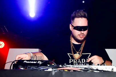 WZ Beat<!-- NICAID(15833326) -->