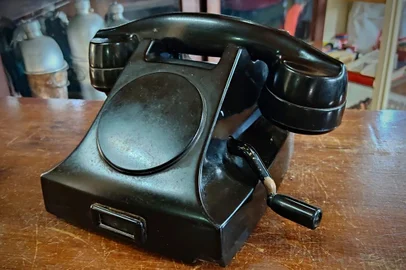 Telefone à manivela frabricado em 1958<!-- NICAID(15247137) -->
