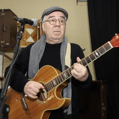 CAXIAS DO SUL, RS, BRASIL. 09-09-2025. Ensaio do Nei Lisboa com a Orquestra Municipal de Sopros.<!-- NICAID(16120257) -->