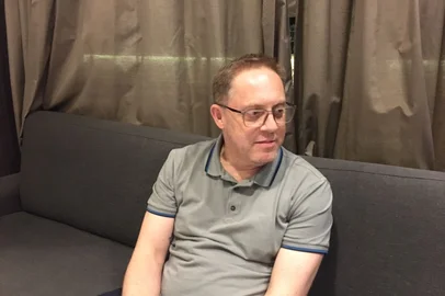 Presidente da FGF, Luciano Hocsman, na concentração grená