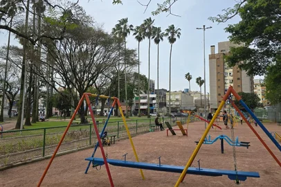 praça garibaldi, revitalização, porto alegre<!-- NICAID(16134175) -->