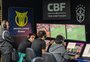 Com aval da Fifa, CBF passa a divulgar decisões da arbitragem mesmo sem revisão na cabine do VAR