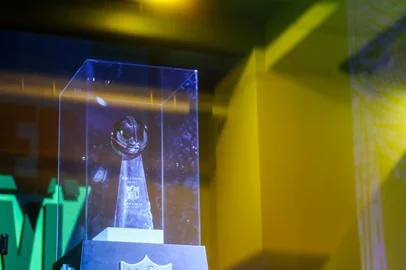 SAN FRANCISCO, CALIFORNIA - FEBRUARY 04: A detailed view of the Vince Lombardi Trophy prior to Super Bowl LX in the Fan Experience at Moscone Center on February 04, 2026 in San Francisco, California.   Ishika Samant/Getty Images/AFP (Photo by Ishika Samant / GETTY IMAGES NORTH AMERICA / Getty Images via AFP)<!-- NICAID(16219330) -->