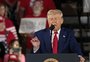Trump discursa em tom de campanha ao completar cem dias de mandato