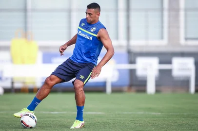 RS - FUTEBOL/ PRE-TEMPORADA GREMIO 2022 - ESPORTES - Jogadores do Gremio realizam treino tÃ©cnico durante a tarde desta sexta-feira, no CT Luiz Carvalho, na Pre-Temporada 2022. FOTO: LUCAS UEBEL/GREMIO FBPANa foto: Diego Souza<!-- NICAID(15008114) -->