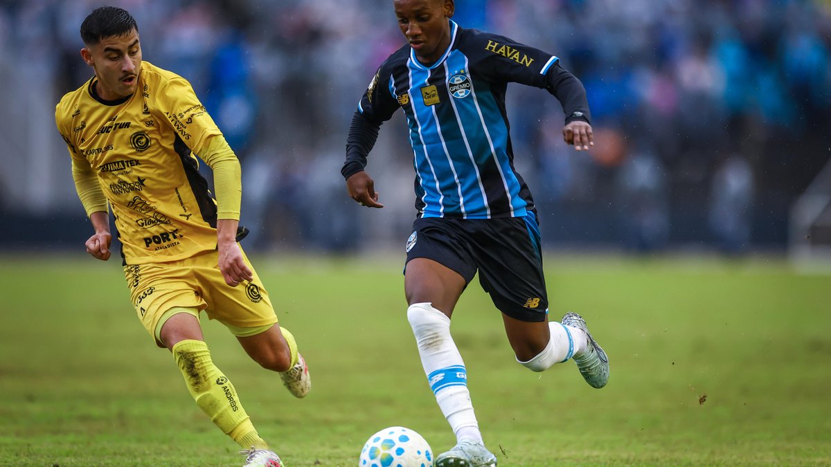 Gabriel Mec desconversa sobre saída do Grêmio: 'Se for para ficar, vou ficar'