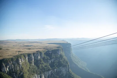 A experiência, instalada em um dos vértices do Cânion Fortaleza foi inaugurada nesta sexta-feira (7) no Parque da Serra Geral, em Cambará do Sul.<!-- NICAID(15477058) -->