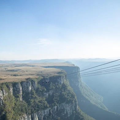 A experiência, instalada em um dos vértices do Cânion Fortaleza foi inaugurada nesta sexta-feira (7) no Parque da Serra Geral, em Cambará do Sul.<!-- NICAID(15477058) -->