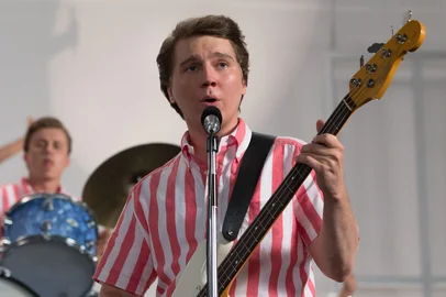 Paul Dano como Brian Wilson em Love & Mercy, cinebiografia dos Beach Boys<!-- NICAID(11850649) -->
