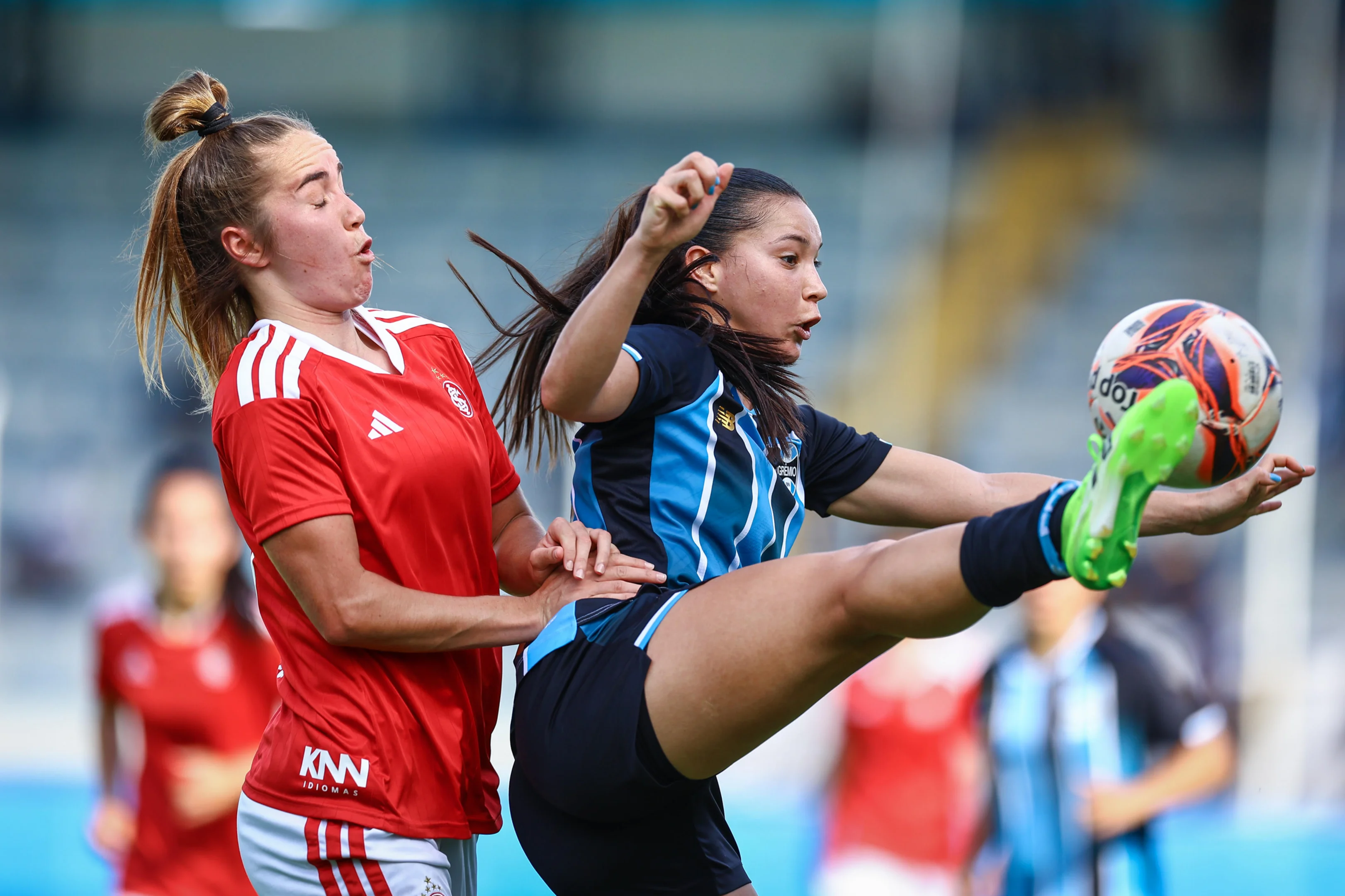 Grêmio empata com o Inter e segue líder do Gauchão Feminino