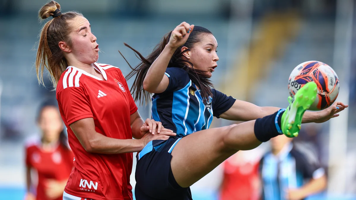 Grêmio empata com o Inter e segue líder do Gauchão Feminino