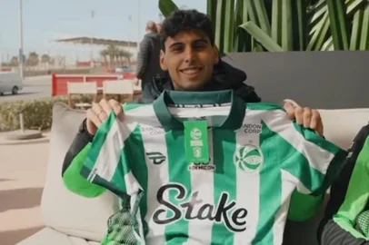 Gabriel Bortoleto com a camisa do Juventude<!-- NICAID(16052364) -->